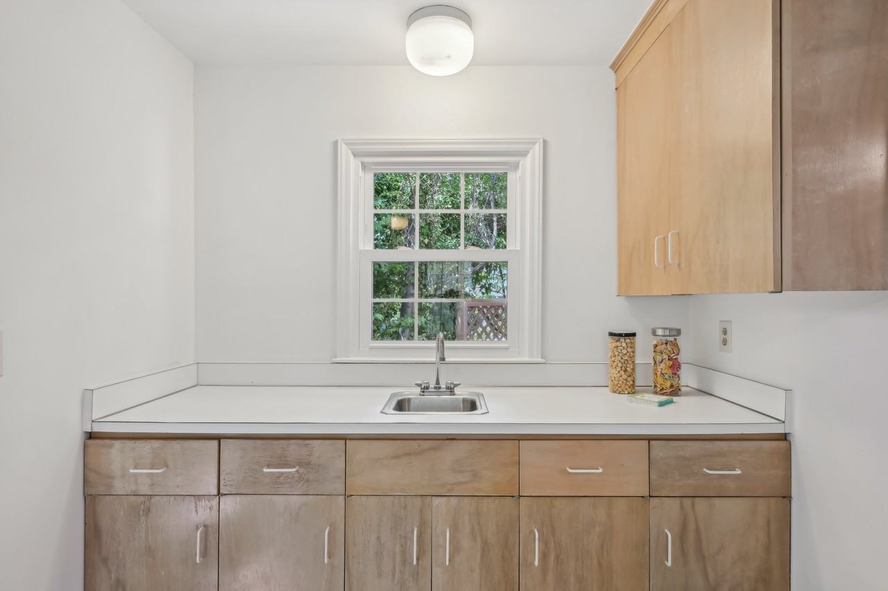 1316 Glenwood Ave #202 - Photo 7 of 16