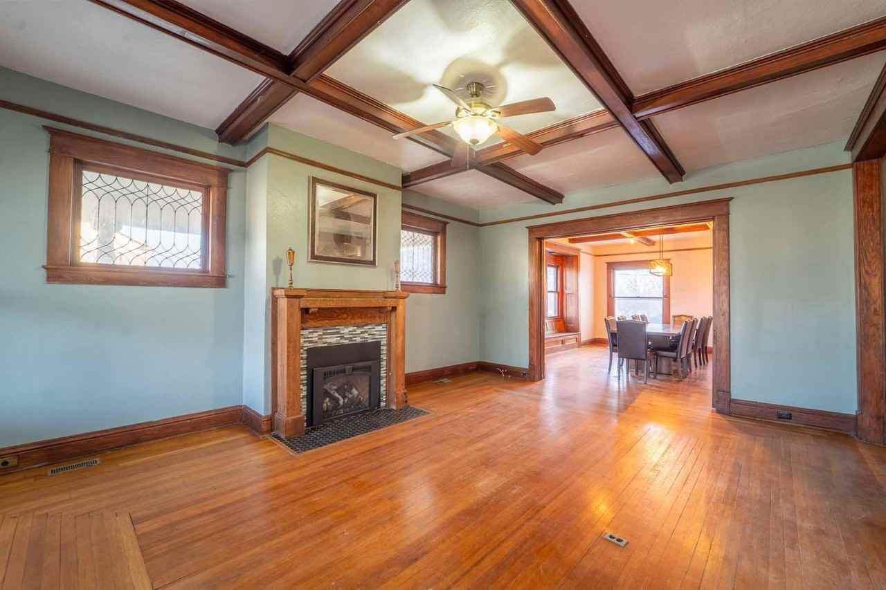 501 E Walker St - Photo 3 of 19