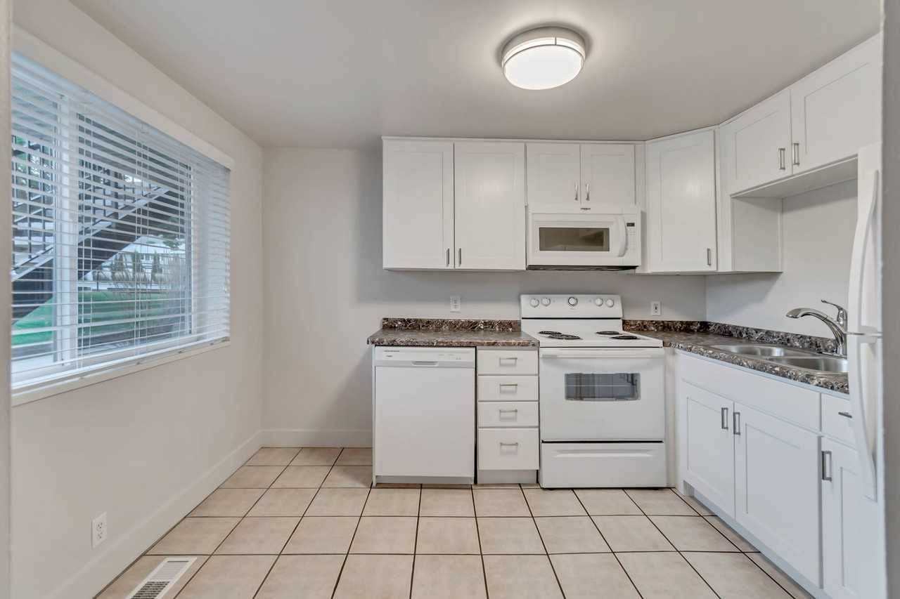 2105 S St #C - Photo 2 of 12