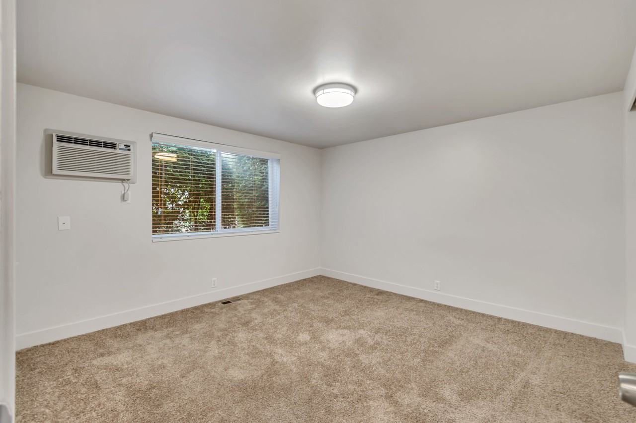 2105 S St #C - Photo 6 of 12