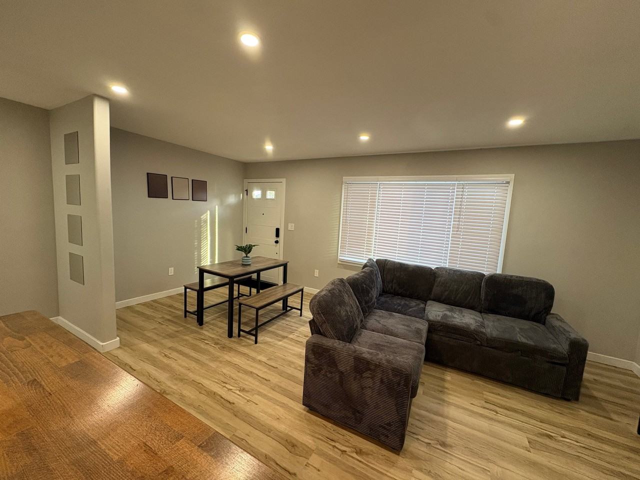 326 Livingston St - Photo 5 of 17
