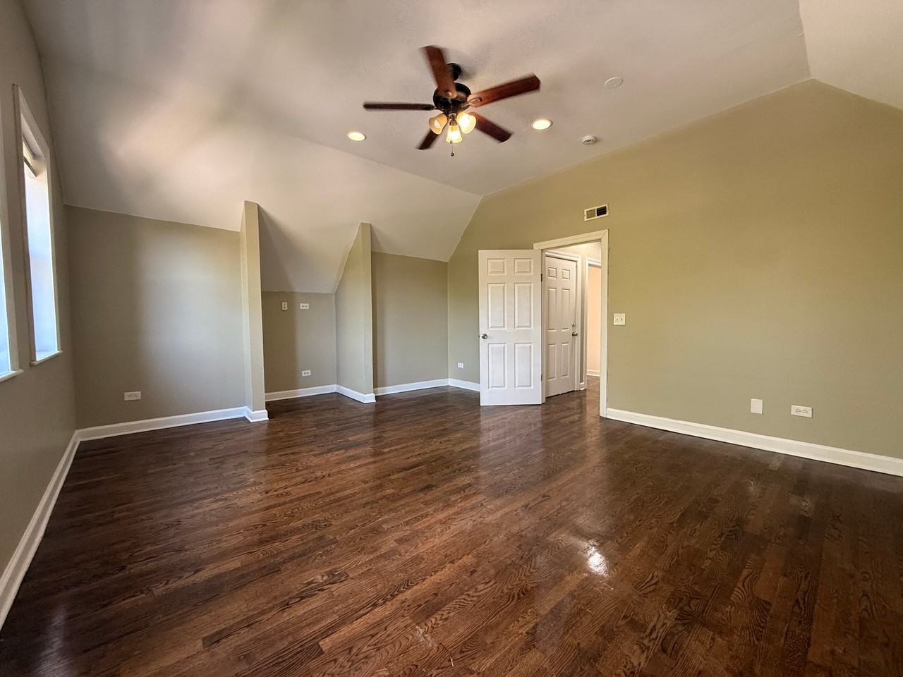 5411 S Michigan Ave #4 - Photo 3 of 16