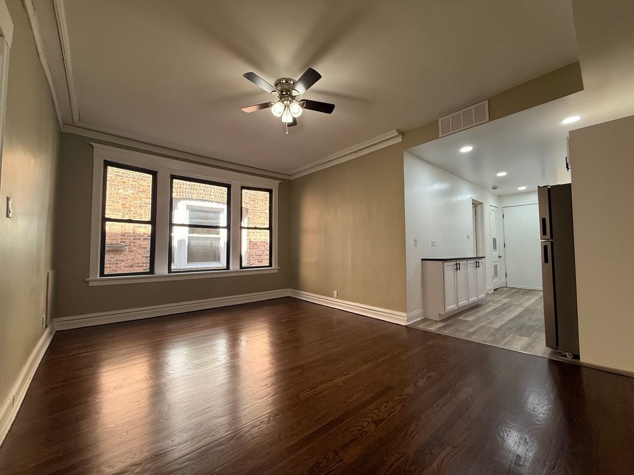 5843 S Michigan Ave #2N - Photo 3 of 16