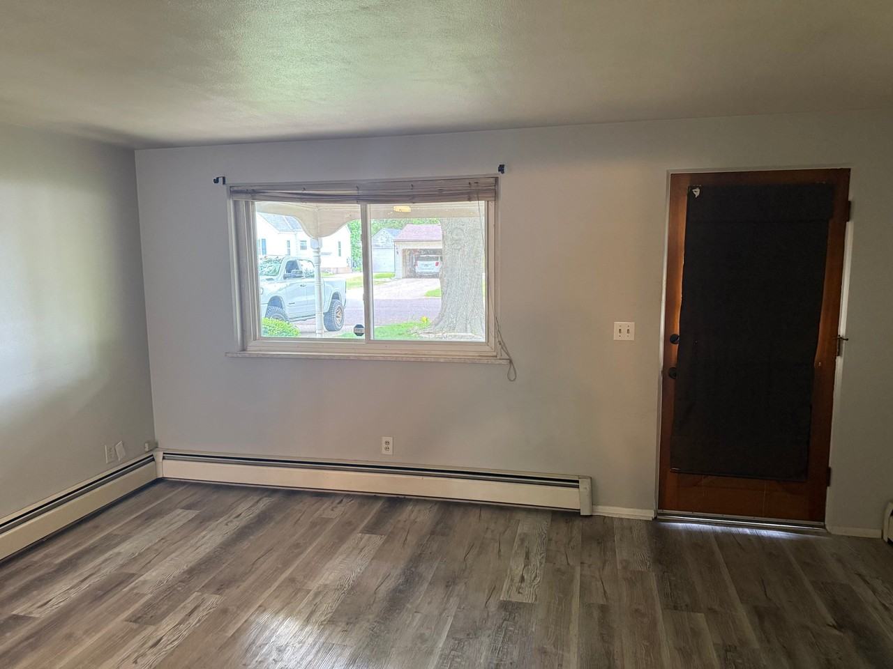 1014 E Adams St - Photo 3 of 10