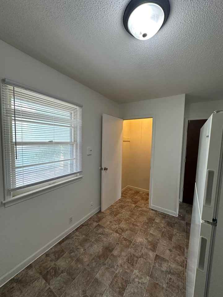 1002 Johnstown Ave - Photo 5 of 9