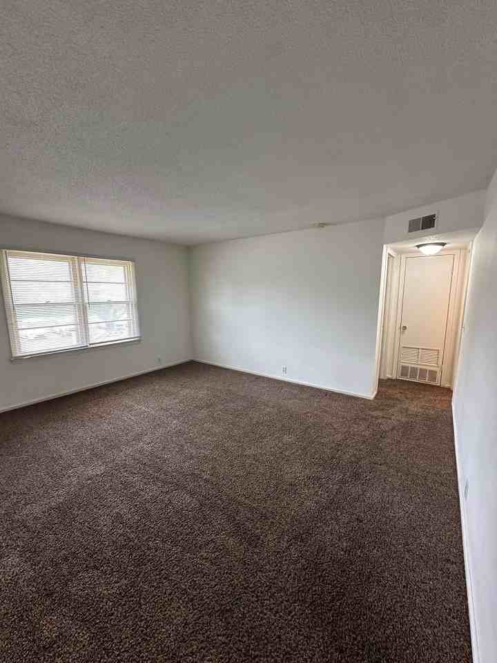 1002 Johnstown Ave - Photo 7 of 9