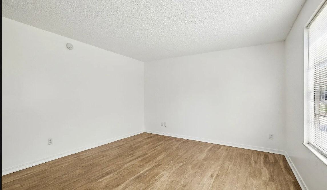 4 Bentwood Ln #1B - Photo 5 of 20