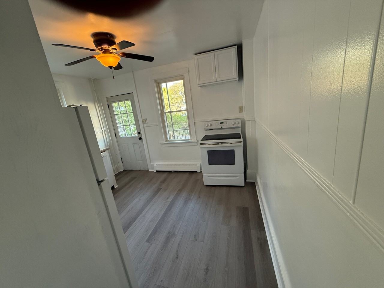 565 E Market St - Photo 5 of 15