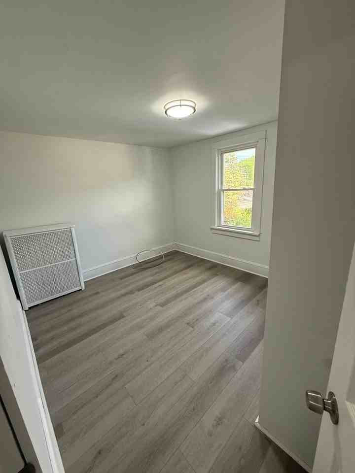 565 E Market St - Photo 7 of 15