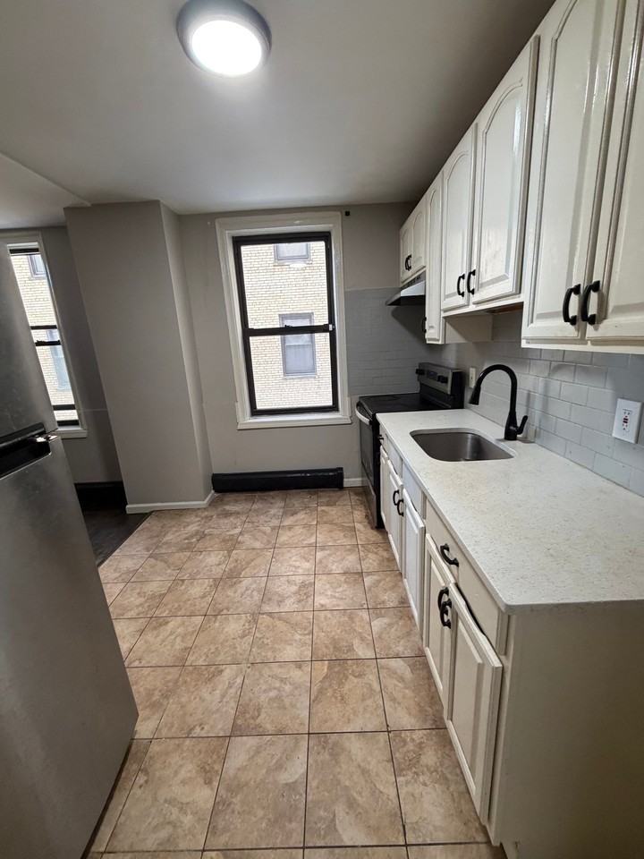 150 S Harrison St #1F - Photo 6 of 7