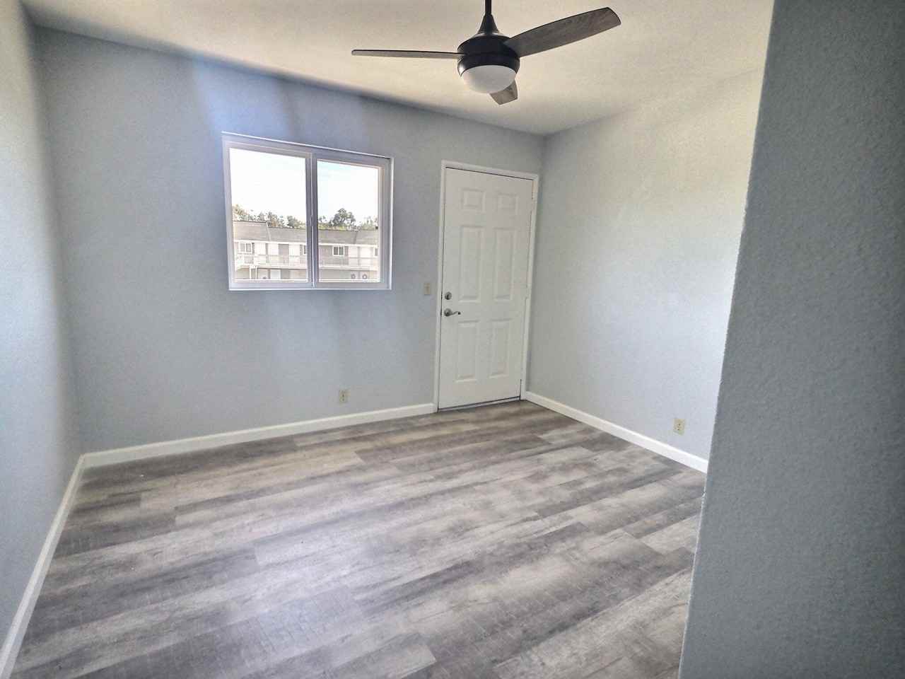 325 E Surfside Dr - Photo 2 of 7