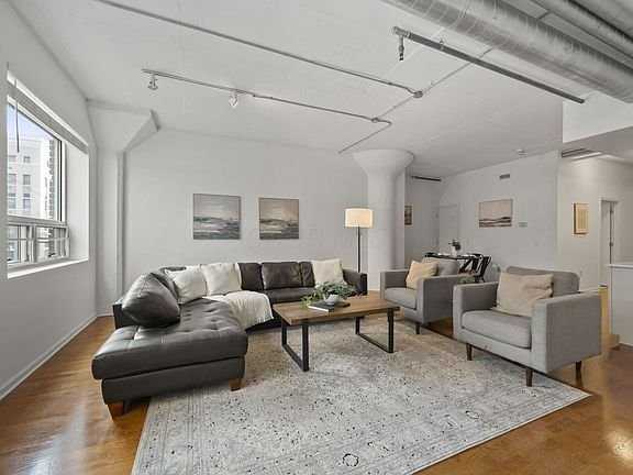 221 N Front St #33 - Photo 3 of 20