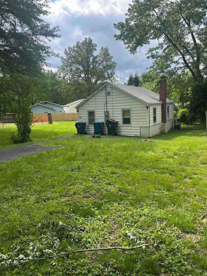 222 Manning Ave - Photo 2 of 17