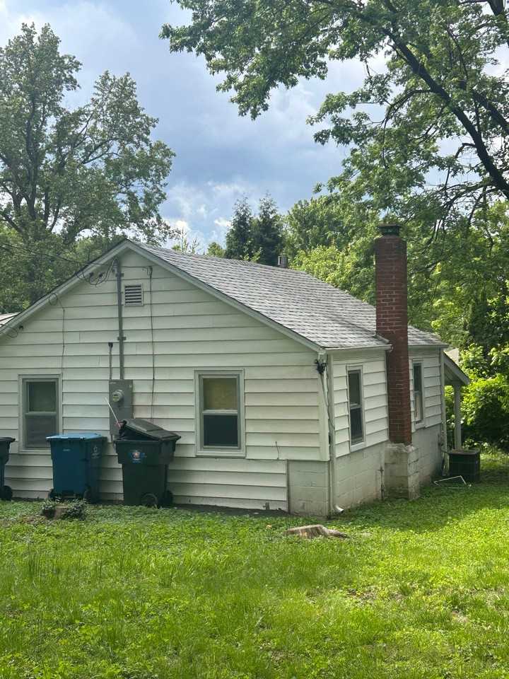 222 Manning Ave - Photo 3 of 17