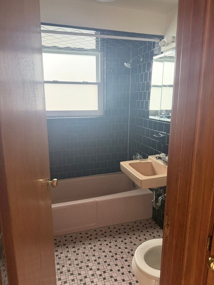 1122 Main St #D - Photo 3 of 5