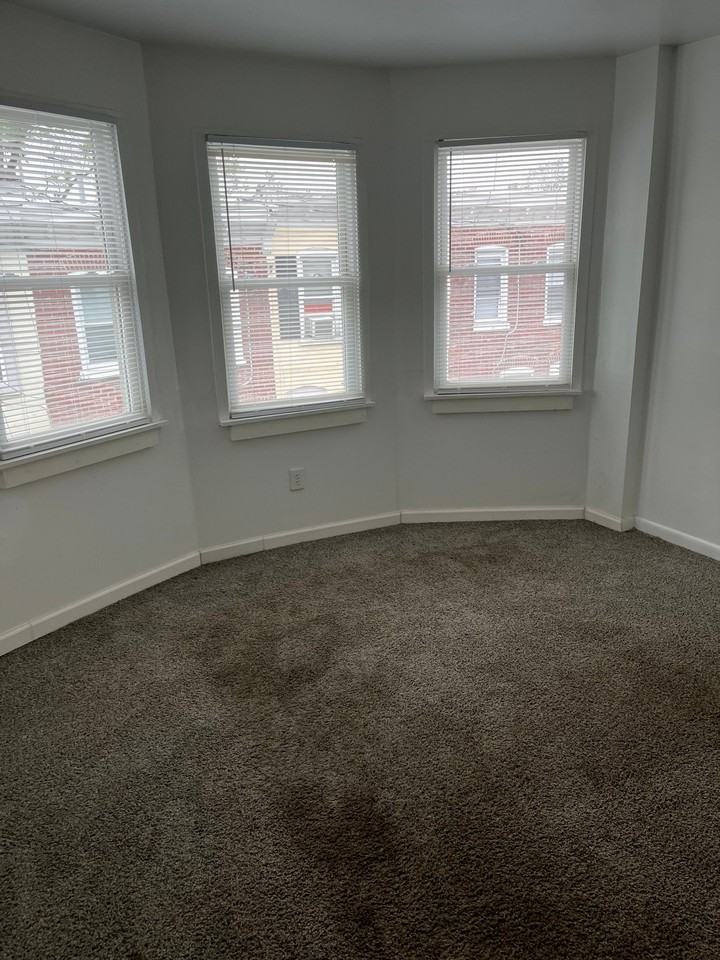 1125 Pleasant St - Photo 6 of 8