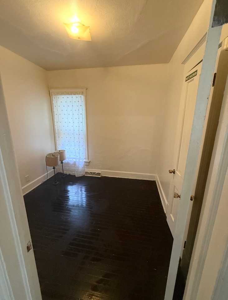 922 E Hamilton St - Photo 2 of 12