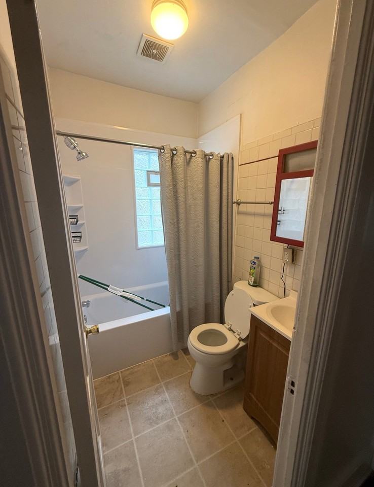 922 E Hamilton St - Photo 4 of 12