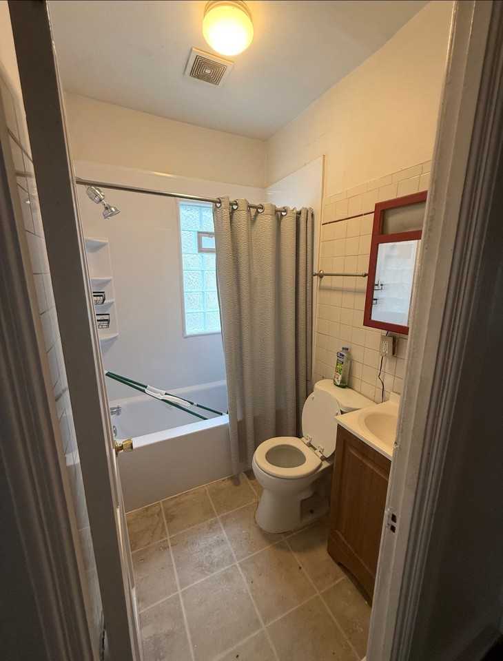 922 E Hamilton St - Photo 5 of 12