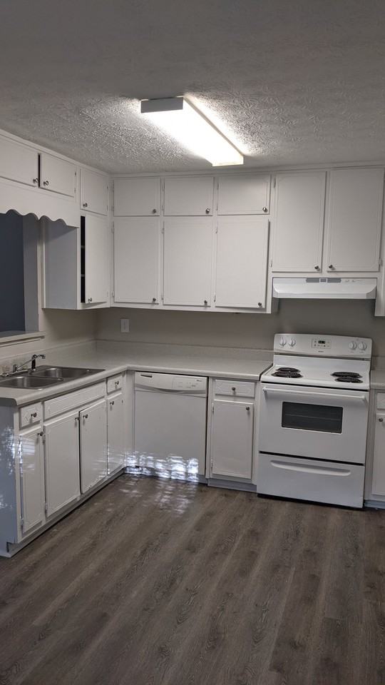 5507 Estates Ct - Photo 3 of 19