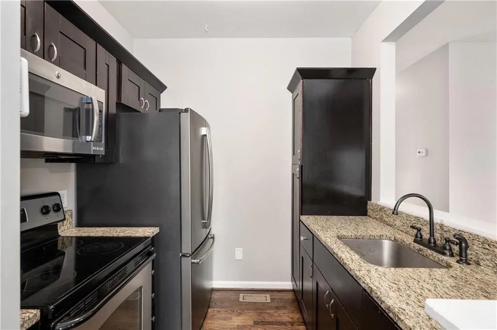 2162 Larchwood Rd Sw #NA - Photo 3 of 11