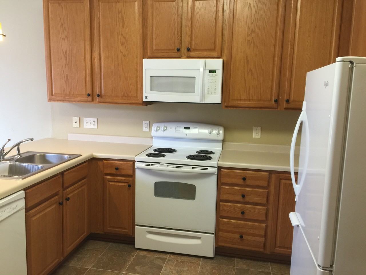 633 Kingfisher Ln #H - Photo 5 of 31