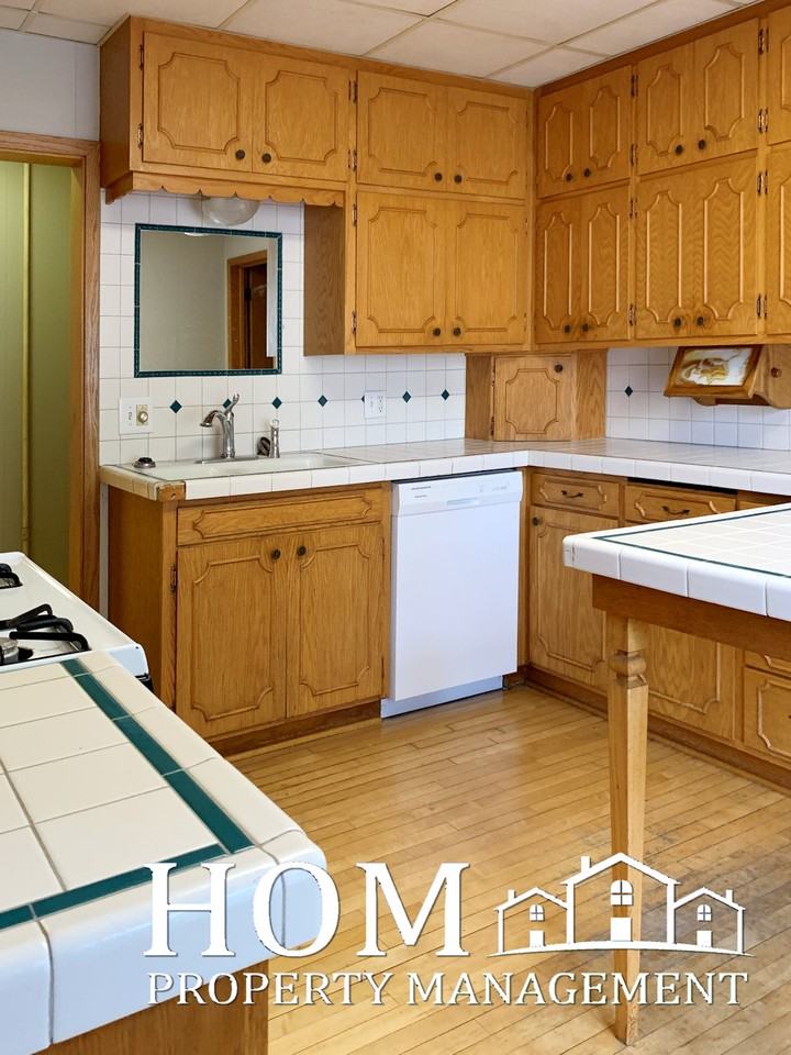 102 S 5th St #5 - Photo 6 of 18