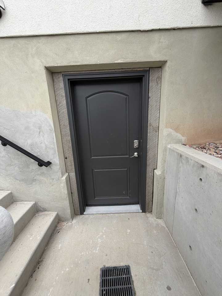 1147 N 200 E #B - Photo 2 of 20