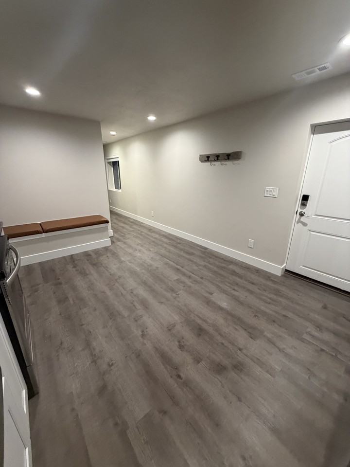 1147 N 200 E #B - Photo 4 of 20