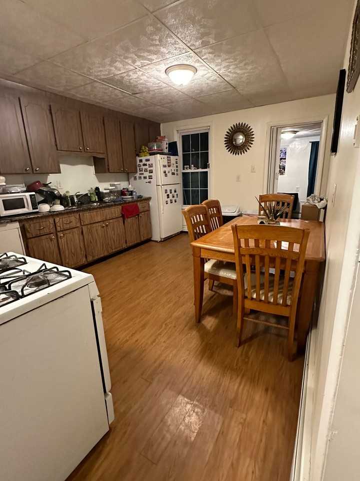 206 Paris St #1