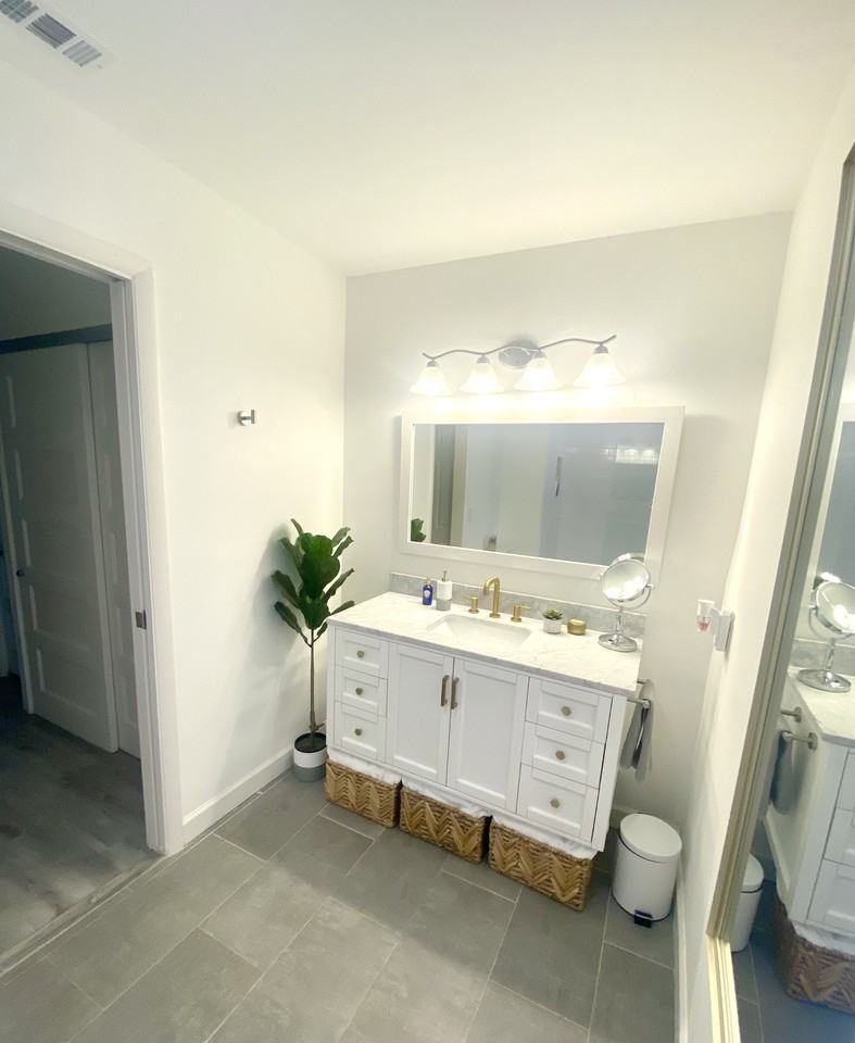 1910 Ne 5th St #8 - Photo 7 of 15