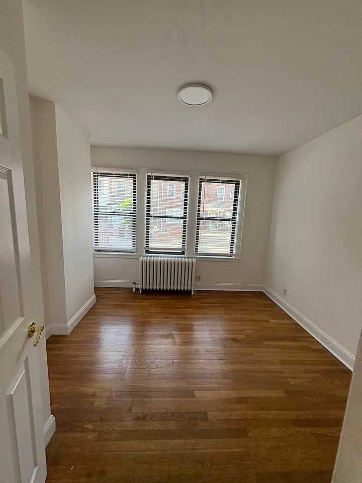 2067 32nd St #1 - Photo 4 of 24