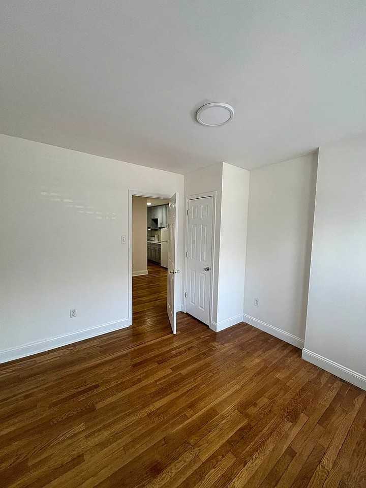 2067 32nd St #1 - Photo 5 of 24