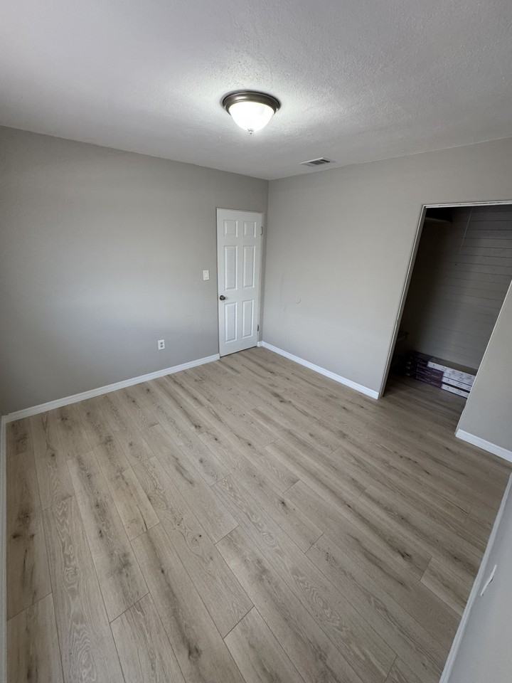 1418 18th Avenue Dr W #1418 - Photo 5 of 11