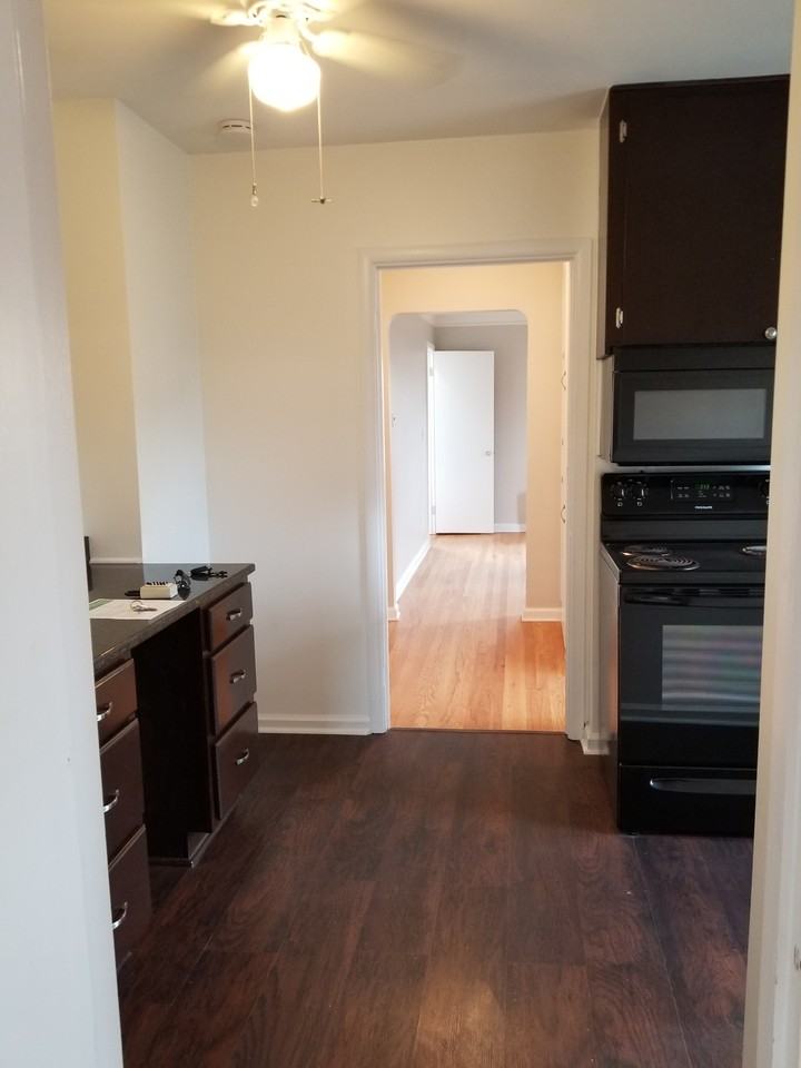 324 E 3rd St #3 - Photo 4 of 21