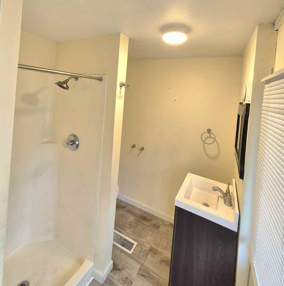 1220 10th Ave N - Photo 2 of 10