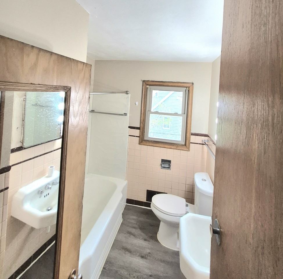 1220 10th Ave N - Photo 6 of 10
