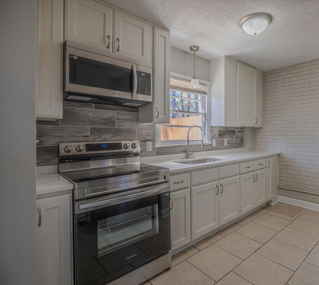222 W Manchester Rd #222 - Photo 5 of 28