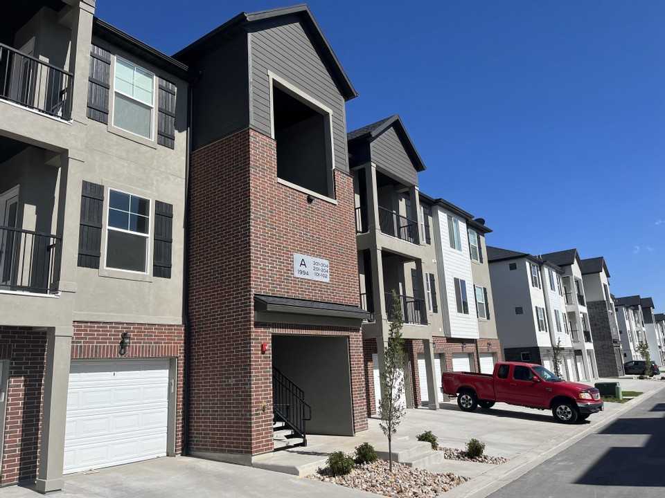 3325 W 1830 N #H304 - Photo 3 of 24