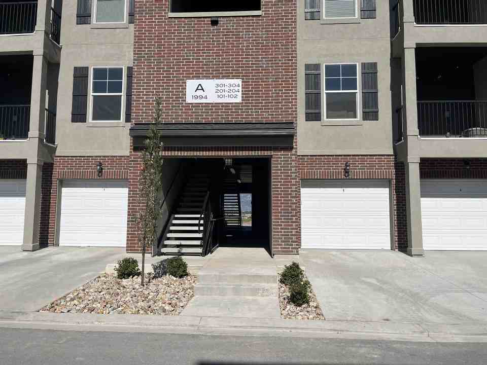 3325 W 1830 N #H304 - Photo 4 of 24