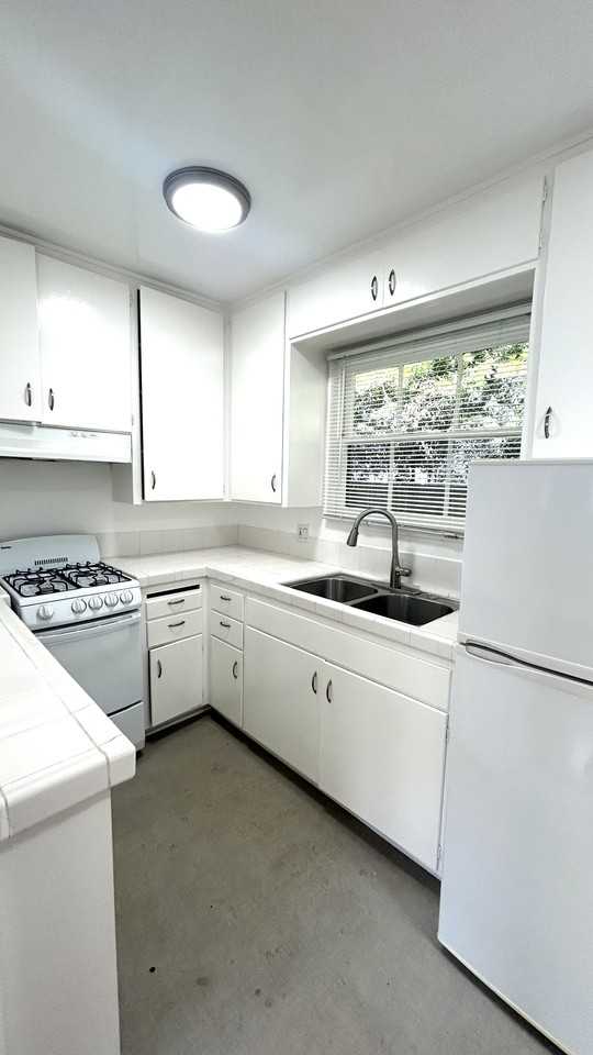 1232 18th Street #A - Photo 4 of 8