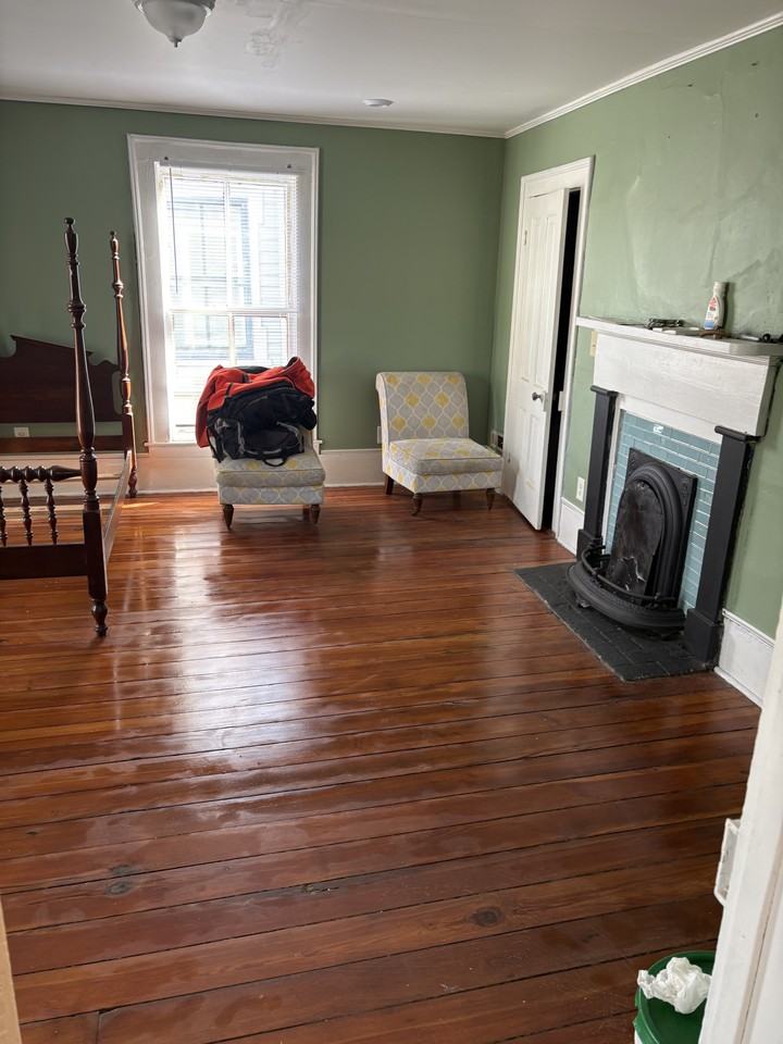 940 Green St - Photo 2 of 9