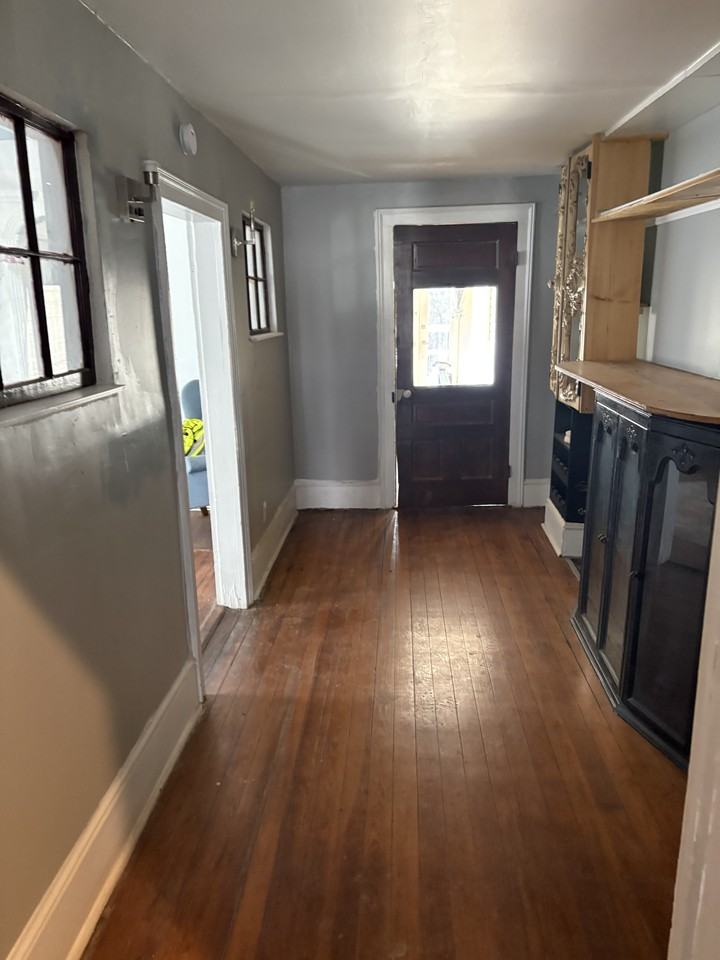 940 Green St - Photo 3 of 9