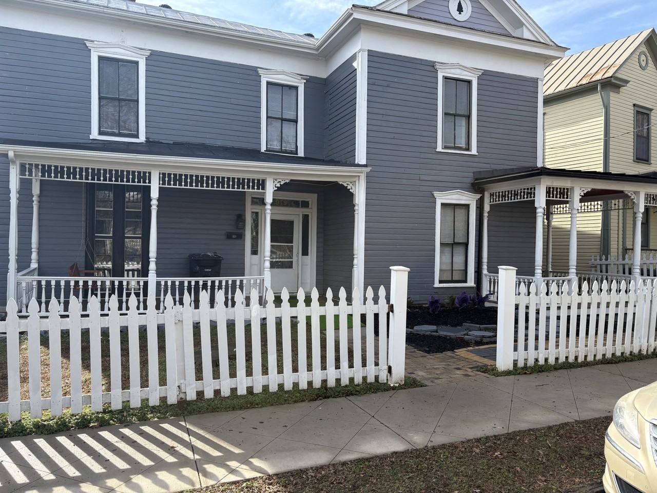 940 Green St - Photo 5 of 9