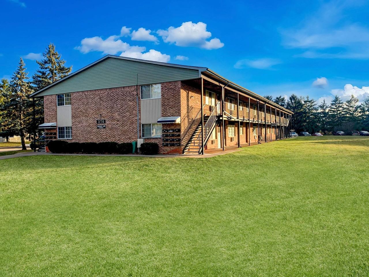 Emerald Apartments - Photo 2 of 40