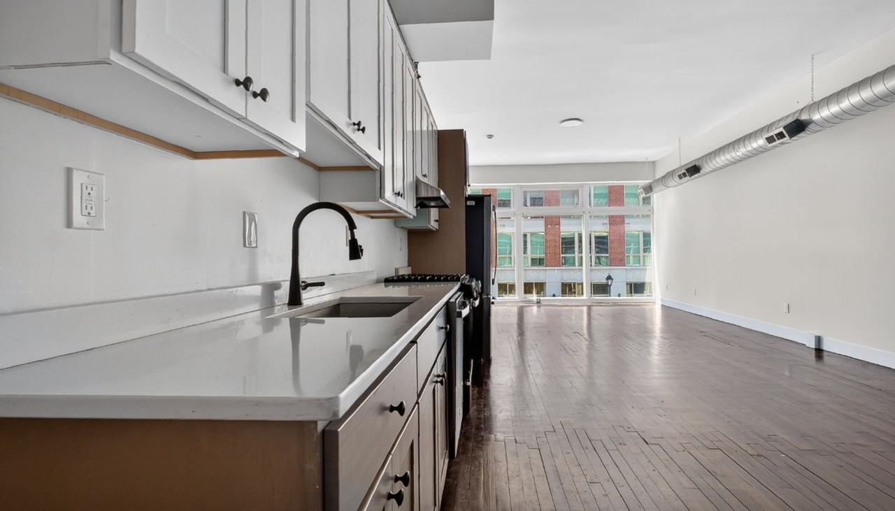 813 Chapel Street - Photo 2 of 36