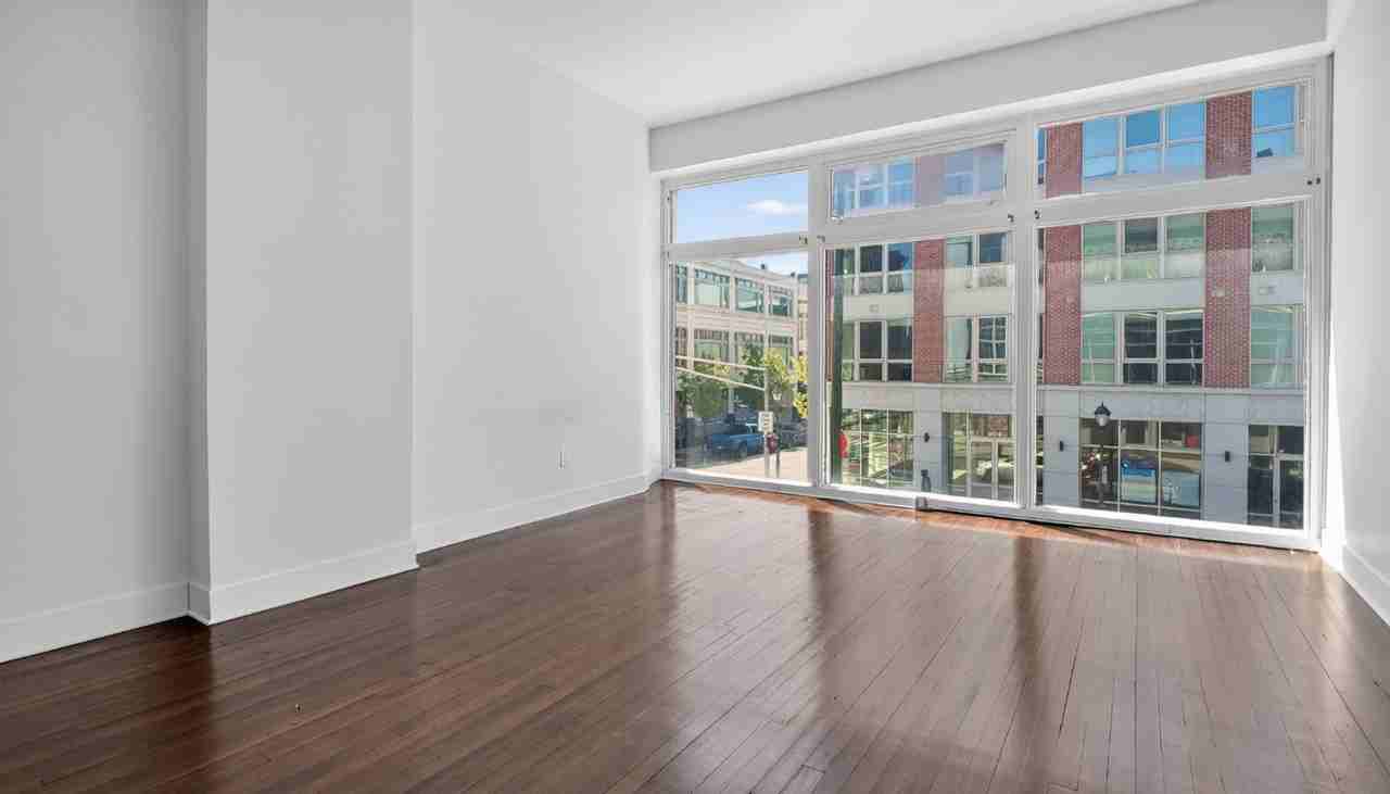 813 Chapel Street - Photo 4 of 36