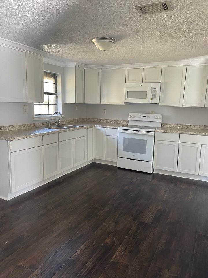 4831 Community Ave #NA - Photo 6 of 7