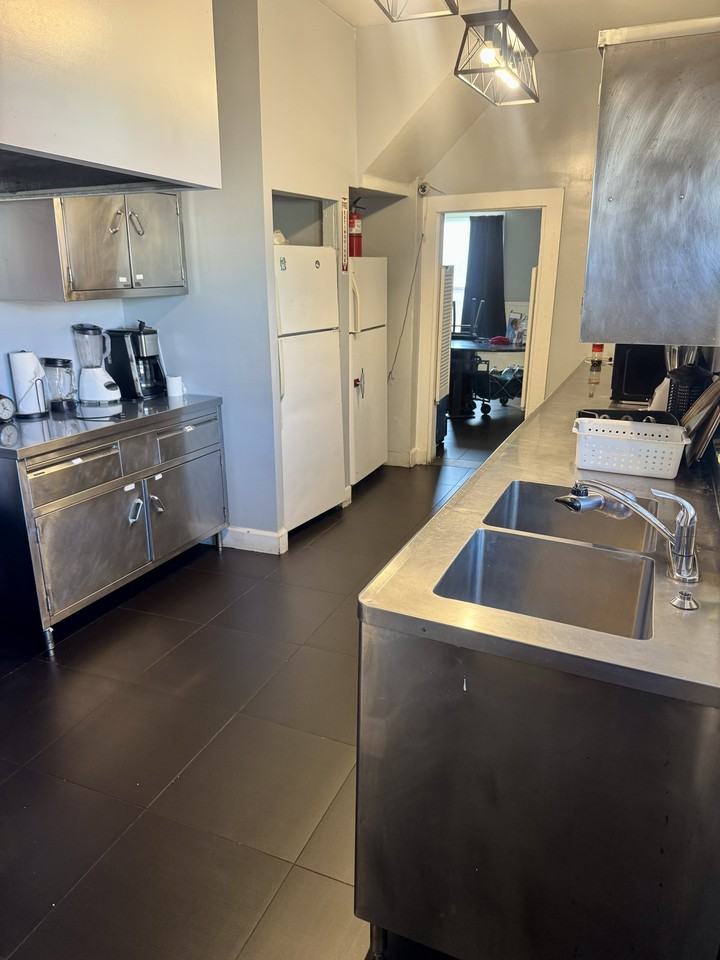 817 West 30th Street #251 - Photo 3 of 6