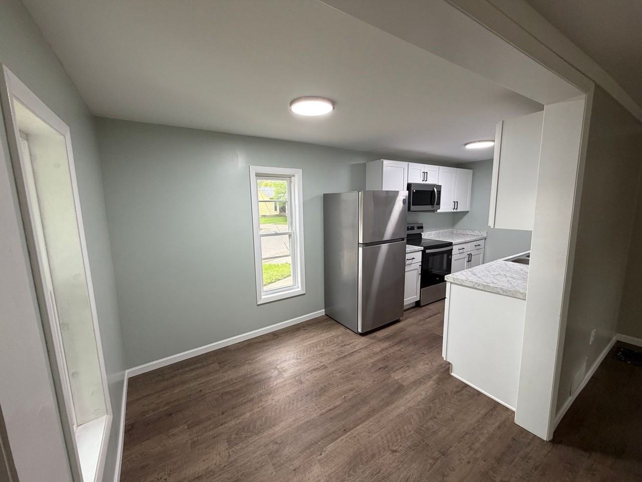 549 River St - Photo 3 of 19